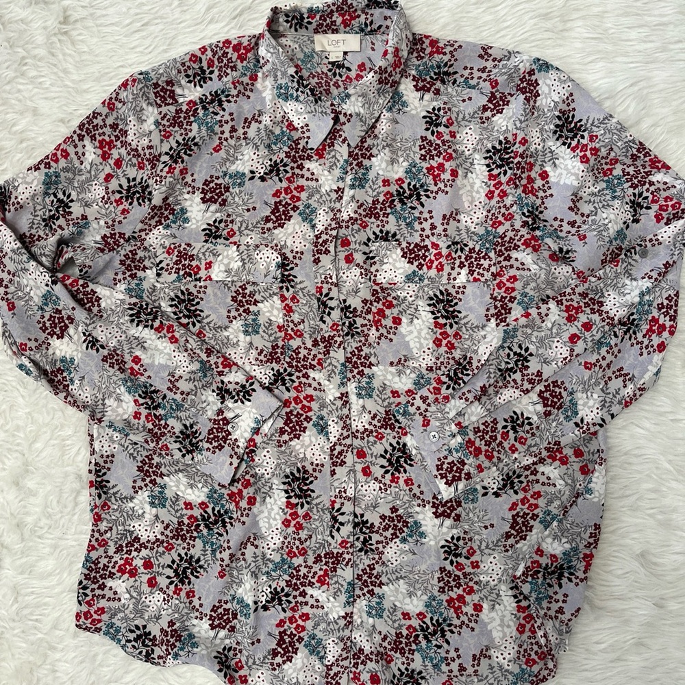 Women Ann Taylor LOFT  Gray Floral Long Sleeve Button-Down Shirt Blouse L EUC